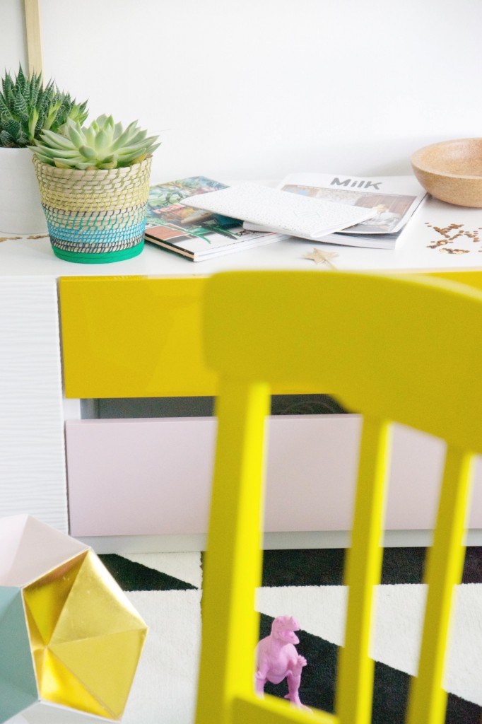 Dis vague chaise jaune