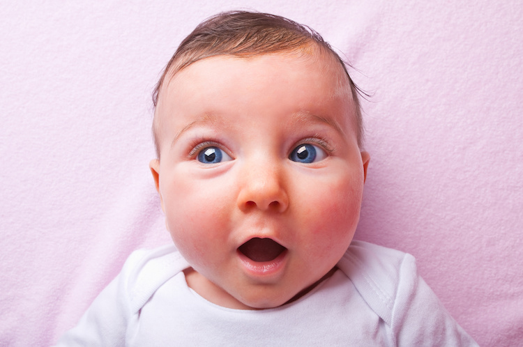 Comment savoir si bébé gardera ses yeux bleus ?
